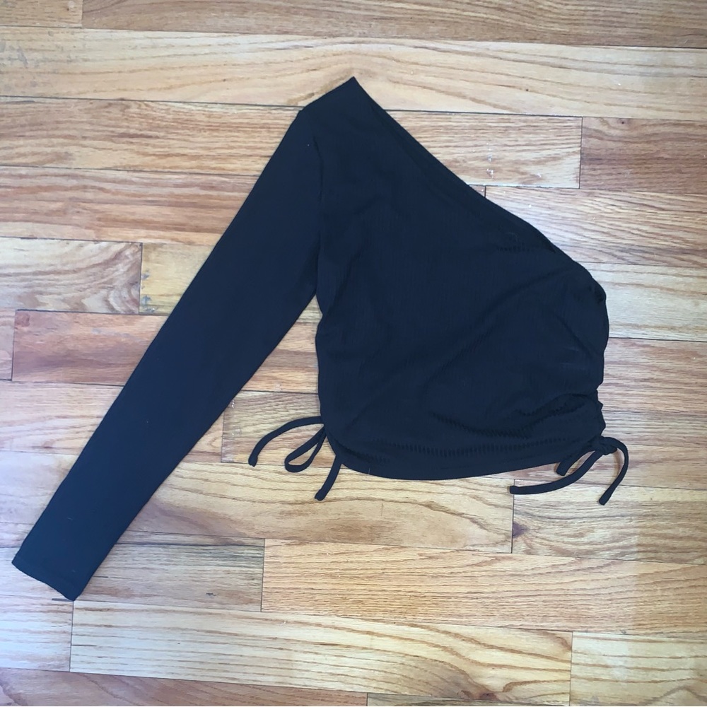 One sleeve crop top